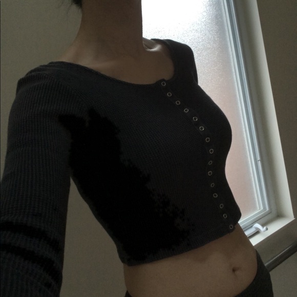 Waffle buttoned Crop Top - Picture 2 of 3